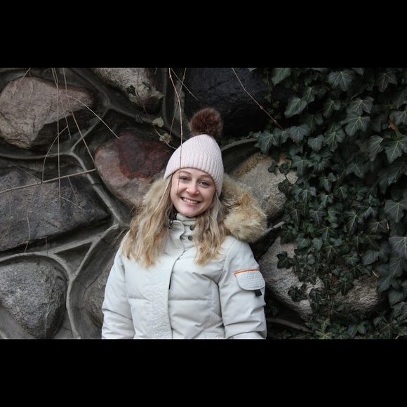 Meet your Posher, Anna - Picture 1 of 1